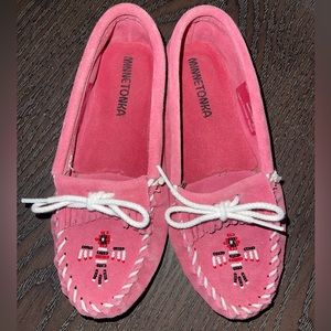 MINNETONKA MOCCASINS Suede Beaded Thunderbird Moc Loafer Slip Ons PINK GIRLS 2